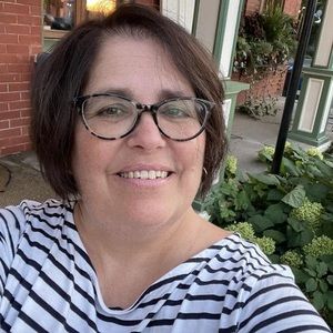 Meet your Posher, Evelyne